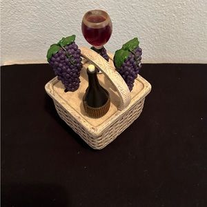 Spreading knives picnic basket set.